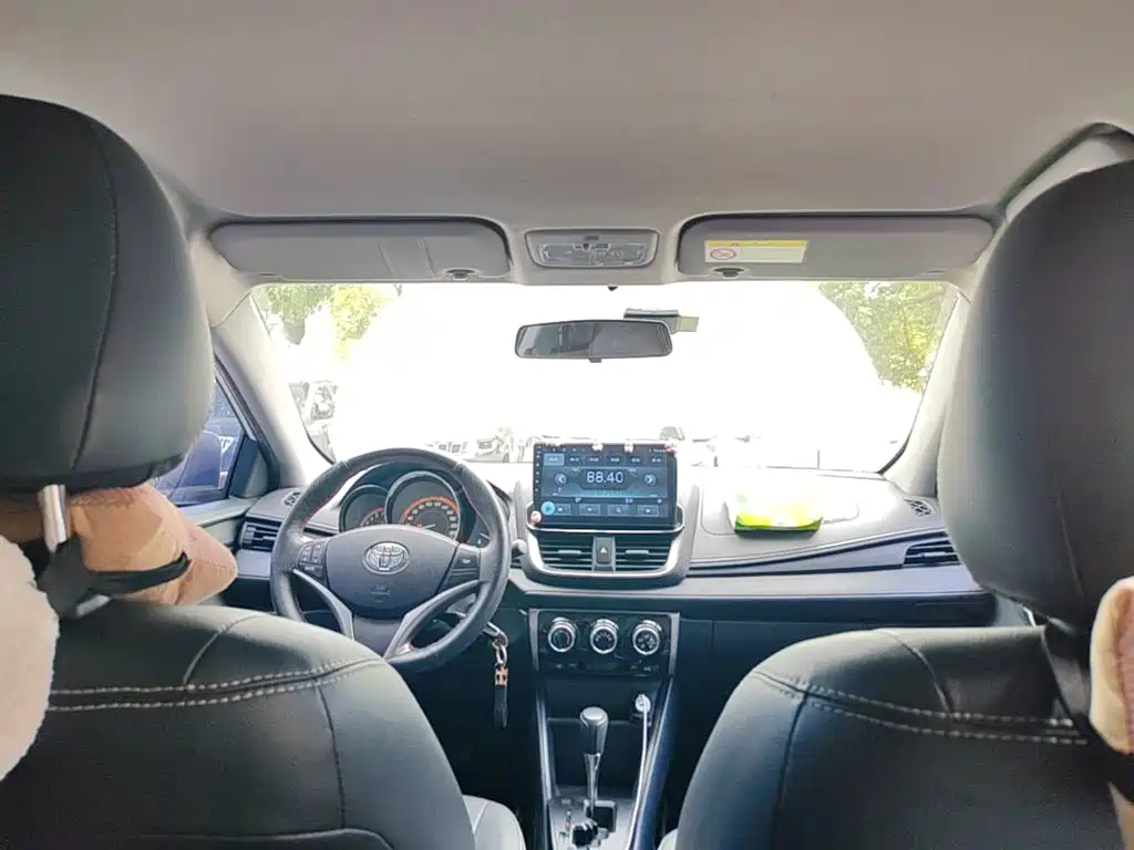 Toyota Yaris L 2023 — фото 18