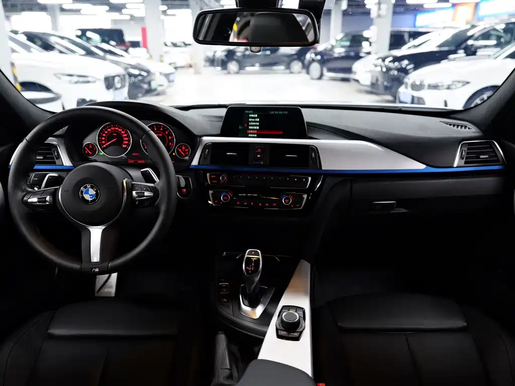 BMW 3 Series 2019 — фото 11