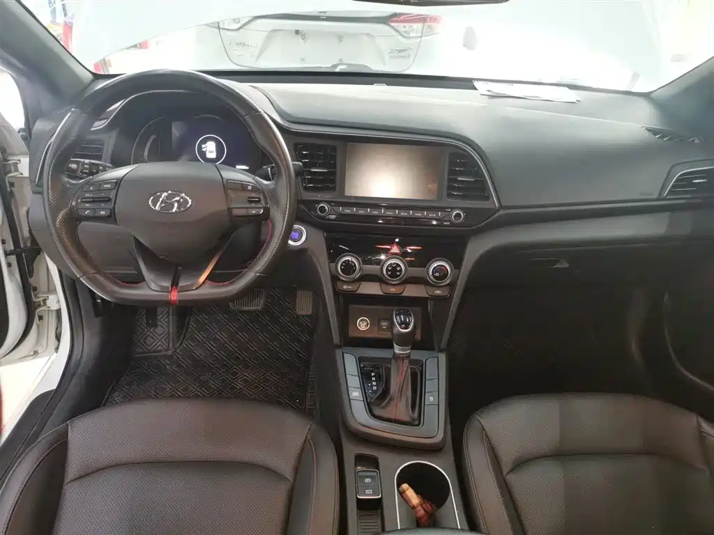 Hyundai Elantra 2019 — фото 6