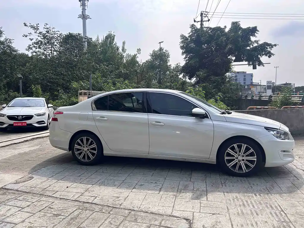 Peugeot 408 2015