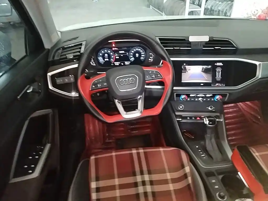 Audi Q3 2021 — фото 11
