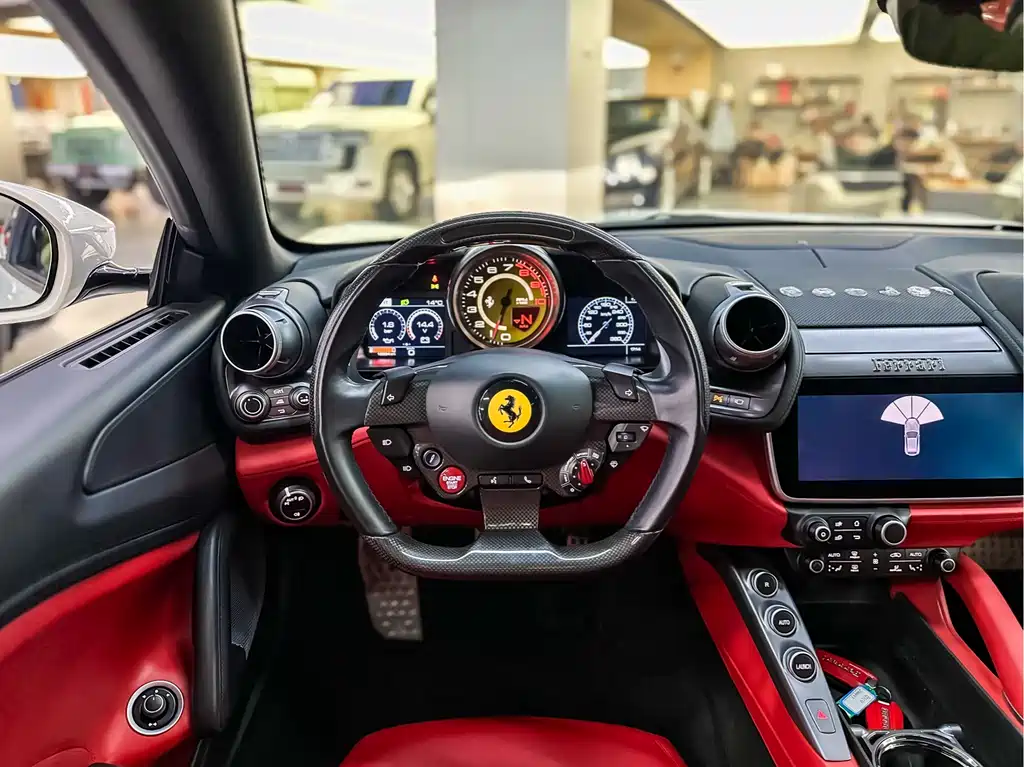 Ferrari GTC4Lusso 2019 — фото 12