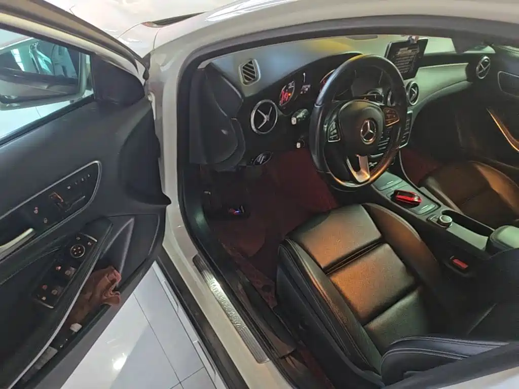 Mercedes-Benz GLA 2017 — фото 16