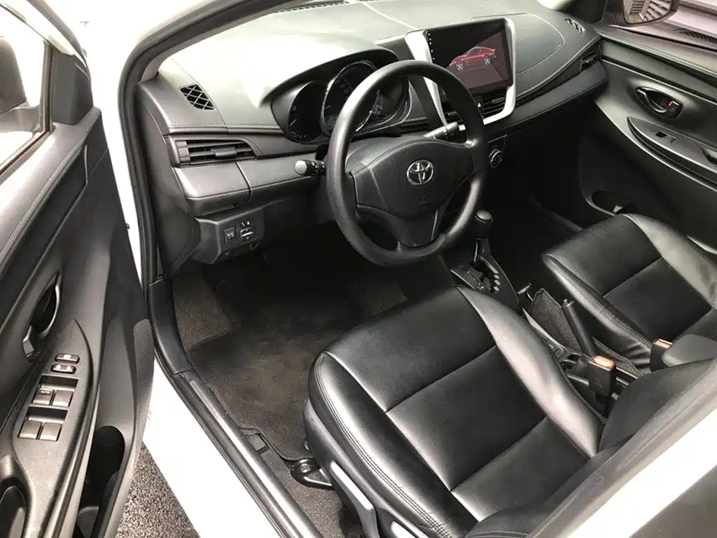 Toyota Yaris L 2019 — фото 7