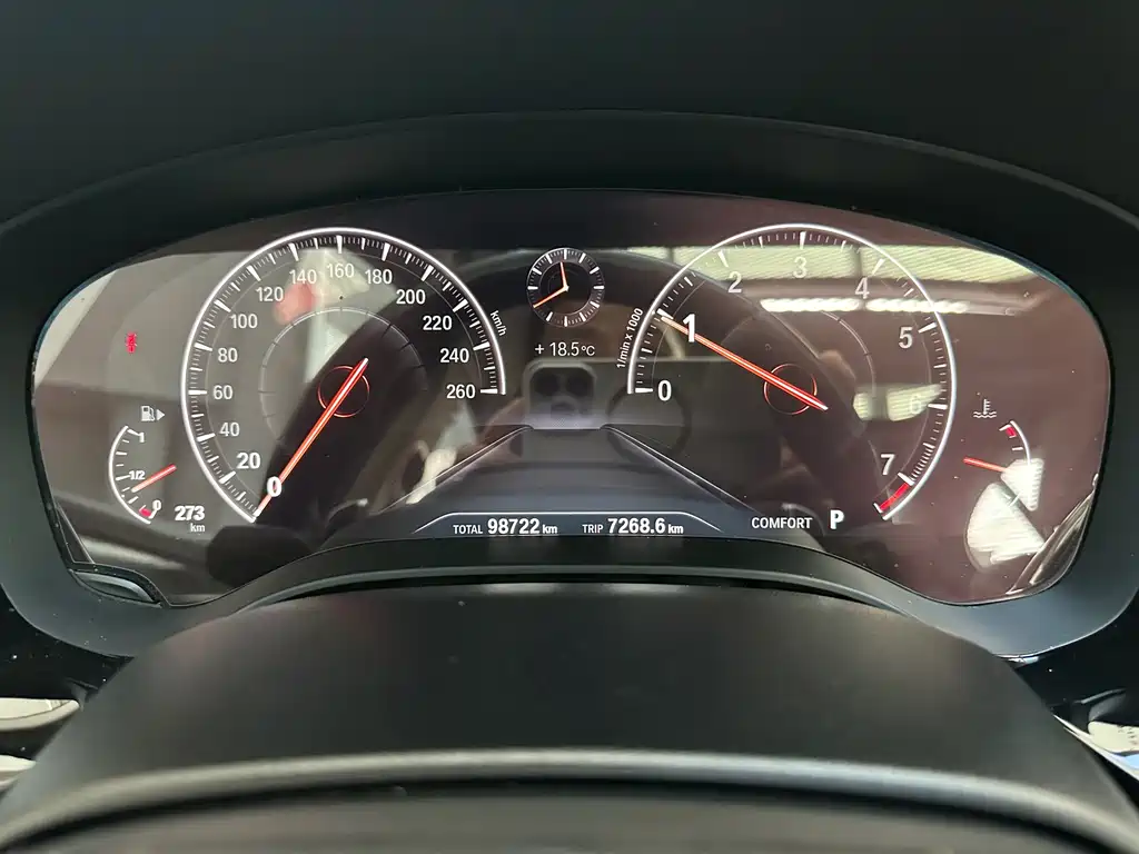 BMW 5 Series 2019 — фото 10