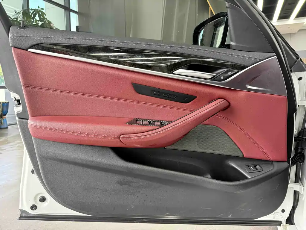 BMW 5 Series 2022 — фото 14