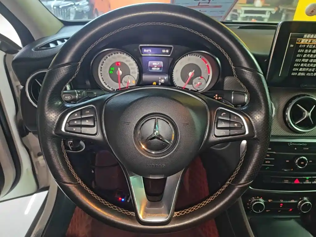Mercedes-Benz GLA 2017 — фото 11