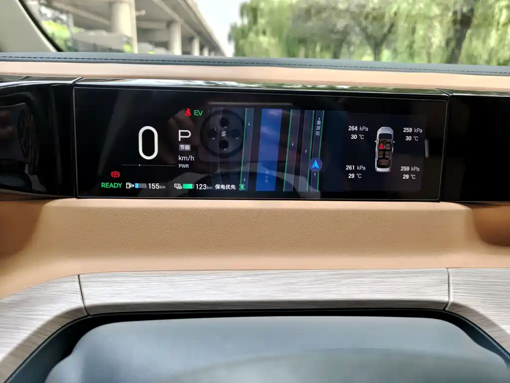 GAC Trumpchi E8 PHEV 2024 — фото 16