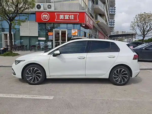 Volkswagen Golf 2025