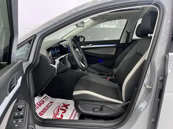 Volkswagen Golf 2024