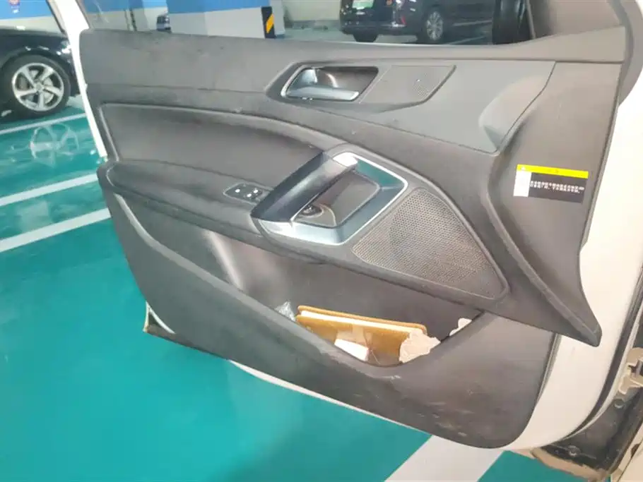 Peugeot 408 2016