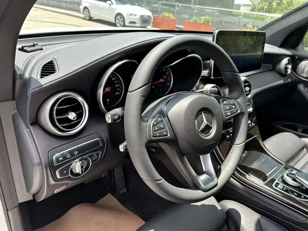 Mercedes-Benz GLC 2017 — фото 22