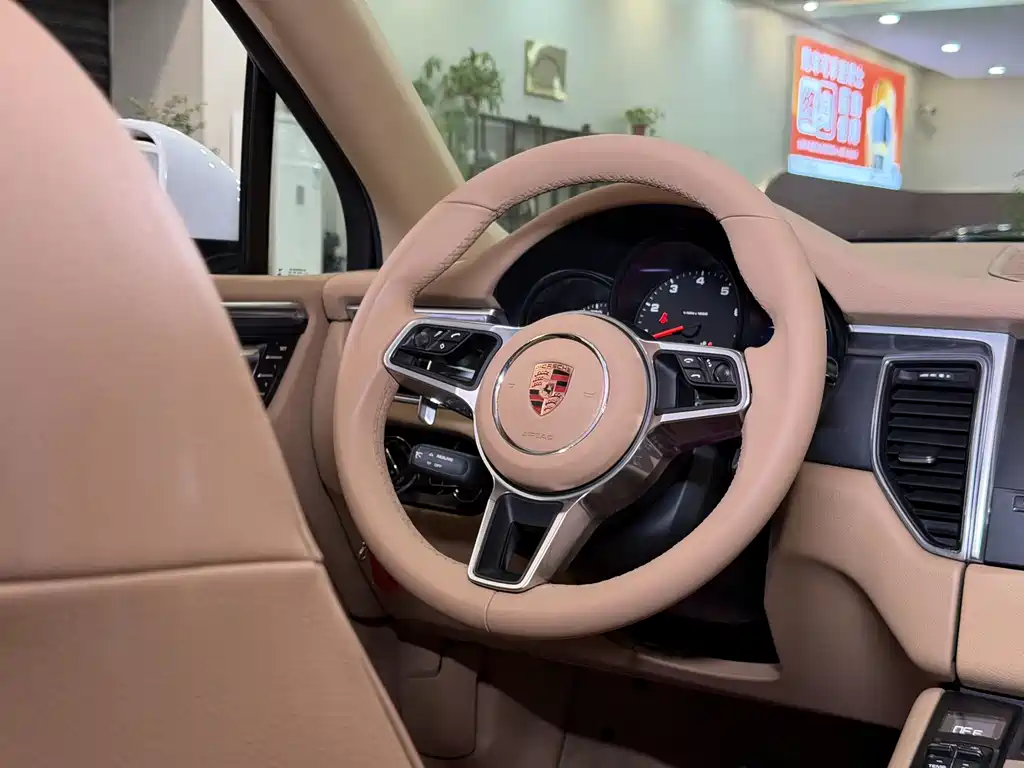 Porsche Macan 2017 — фото 11