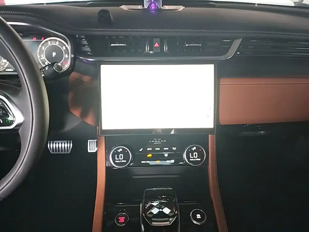 Jaguar XFL 2023 — фото 13