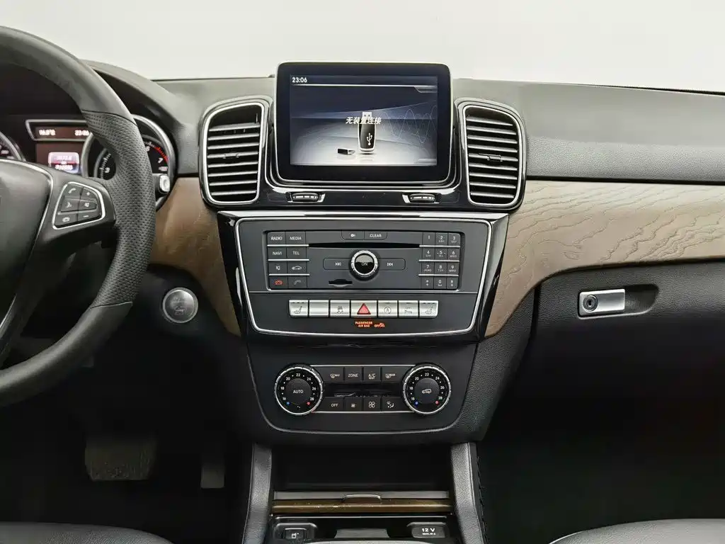 Mercedes-Benz GLE 2016 — фото 12