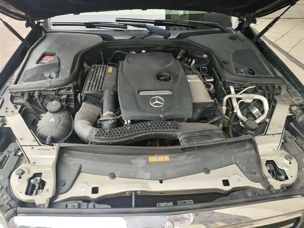 Mercedes-Benz E-Class 2017 — фото 20