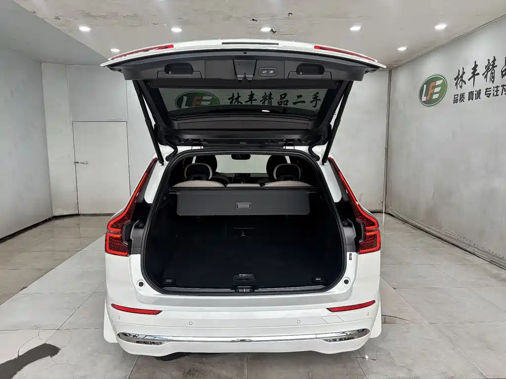 Volvo XC60 2025 — фото 26