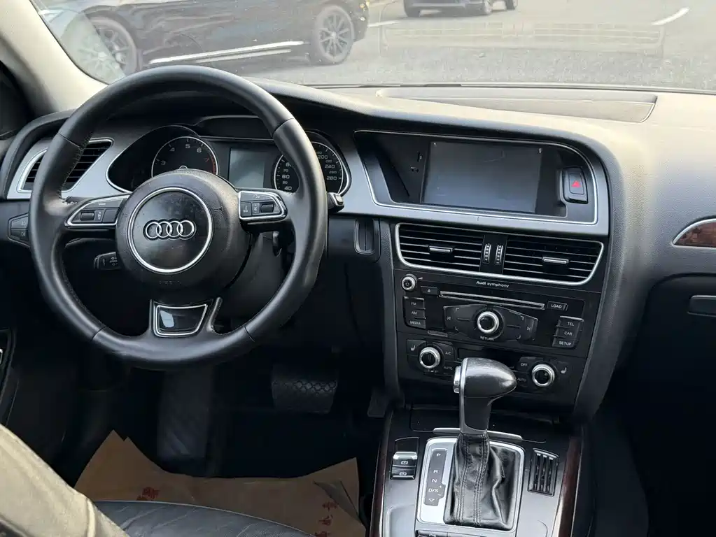 Audi A4L 2015