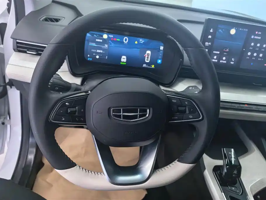 Geely L HiP 2023 — фото 15