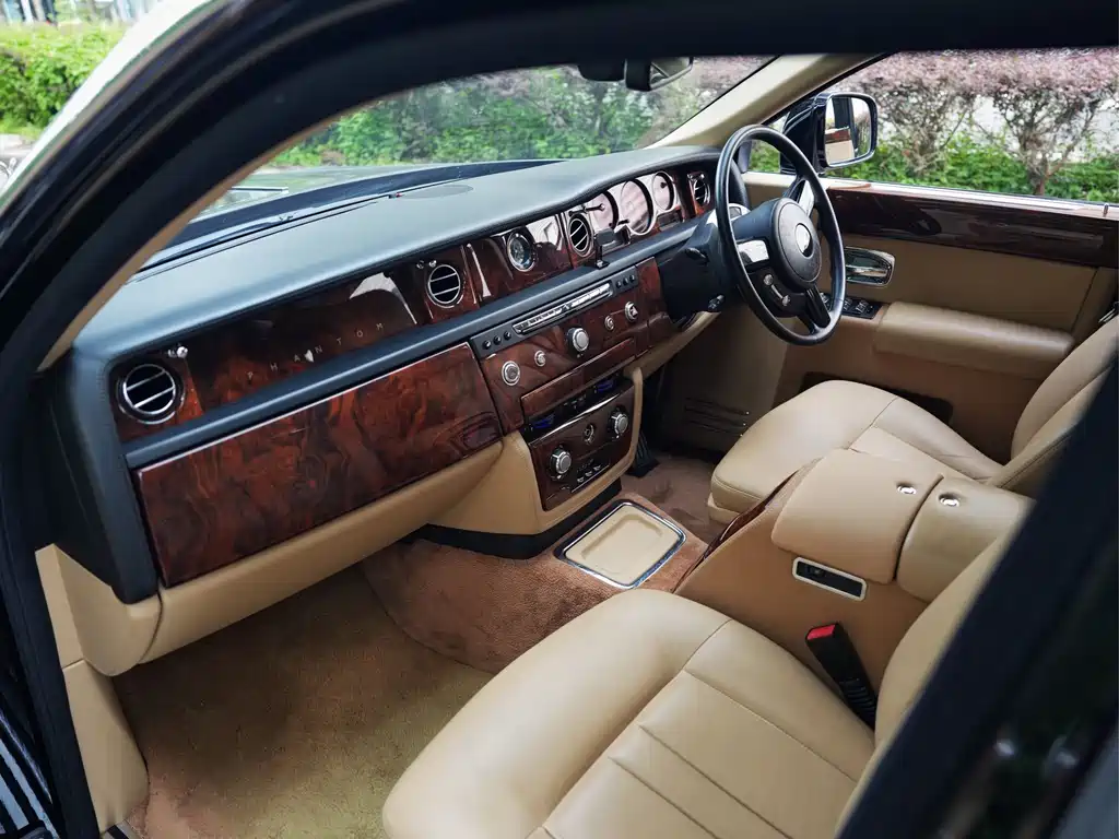 Rolls-Royce Phantom 2017 — фото 14