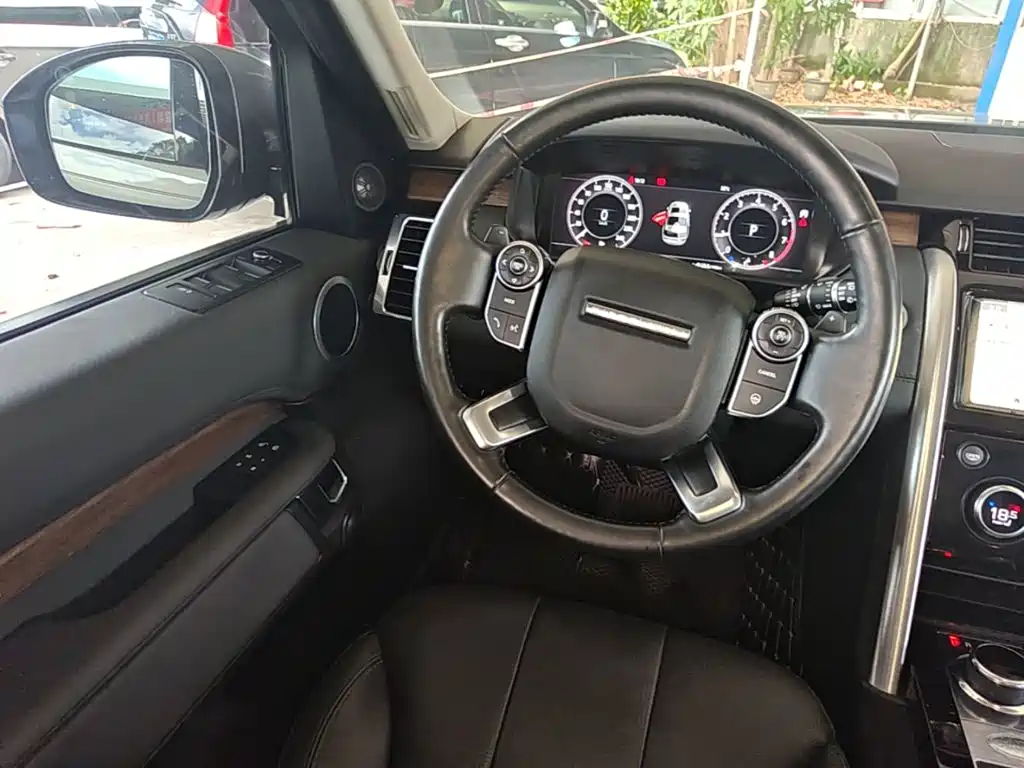 Land Rover Discovery 2019 — фото 11