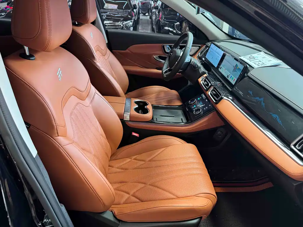 Jetour X70 C-DM 2025 — фото 10