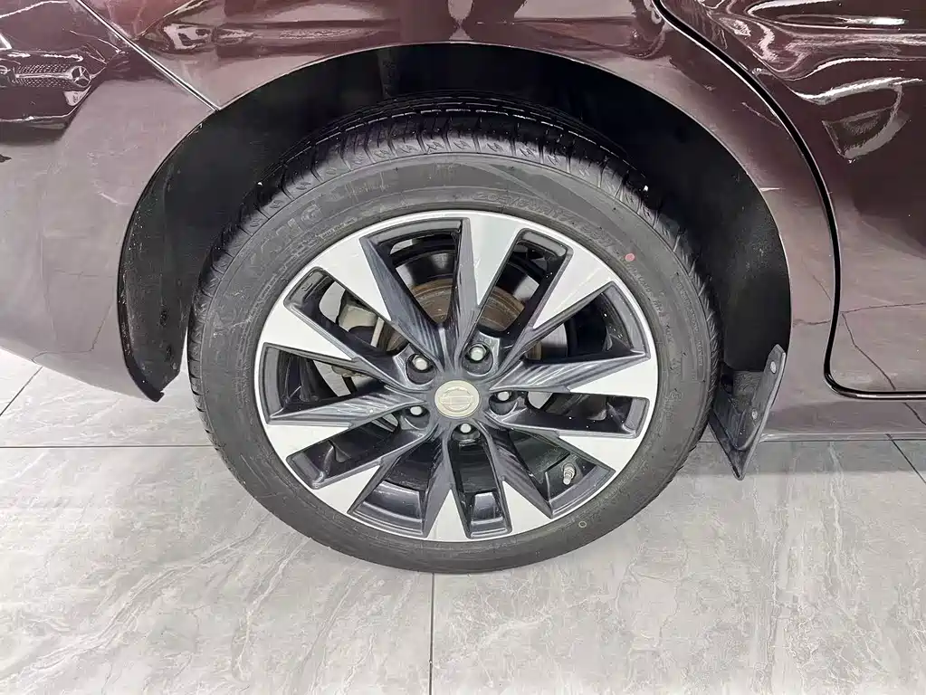 Nissan Tiida 2017 — фото 23