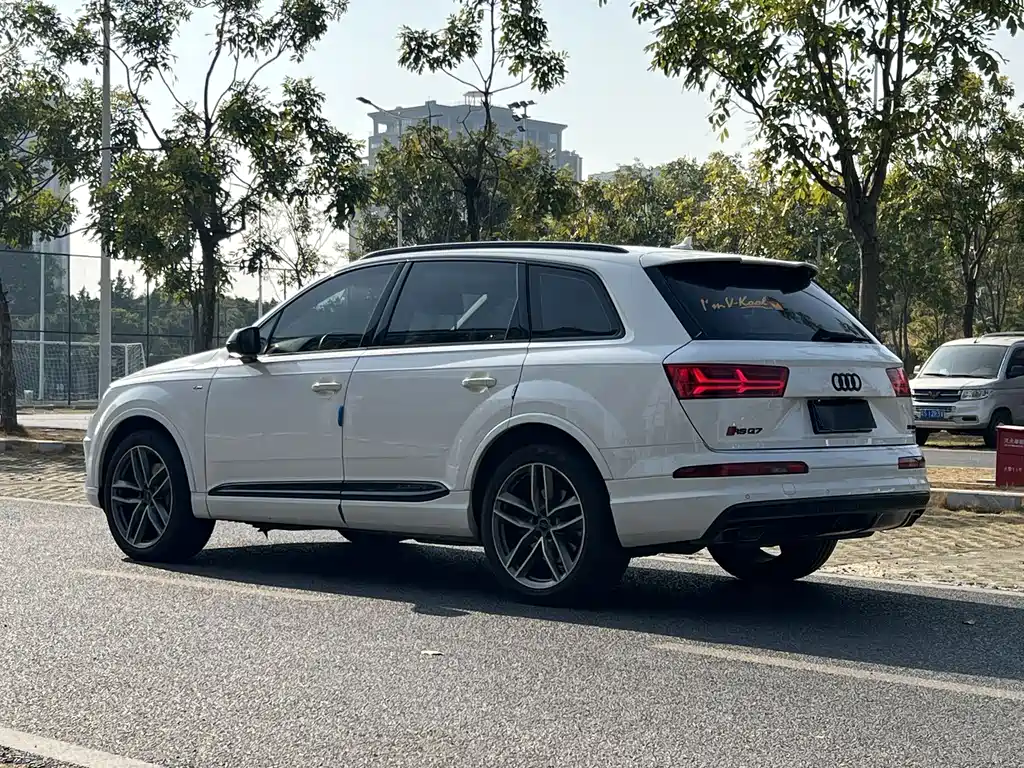 Audi Q7 2018 — фото 6