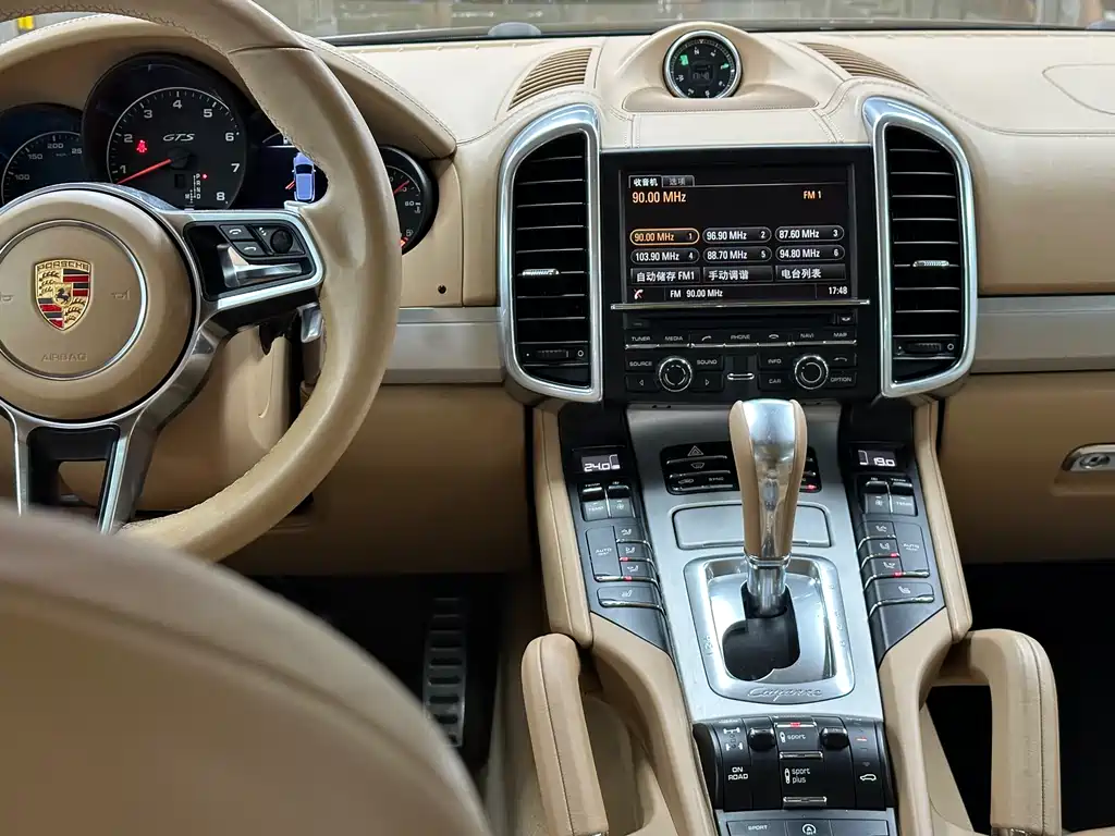 Porsche Cayenne 2015 — фото 11
