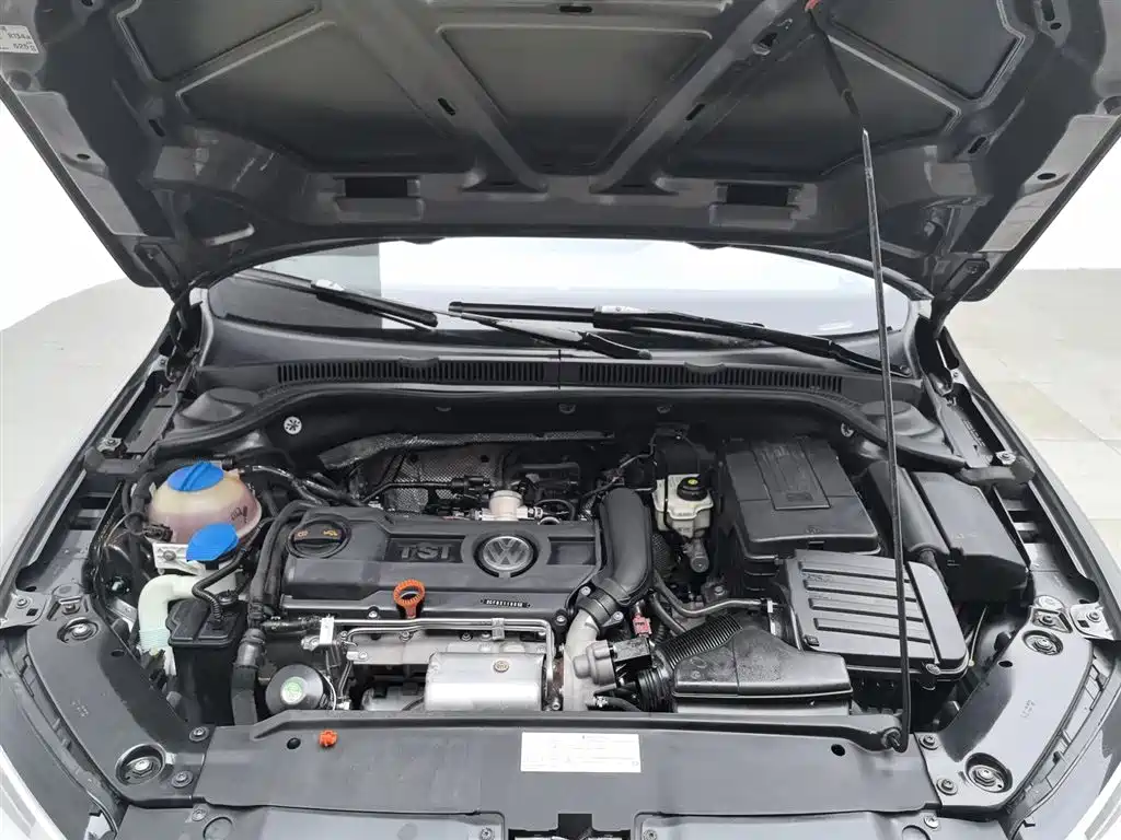 Volkswagen Sagitar 2012