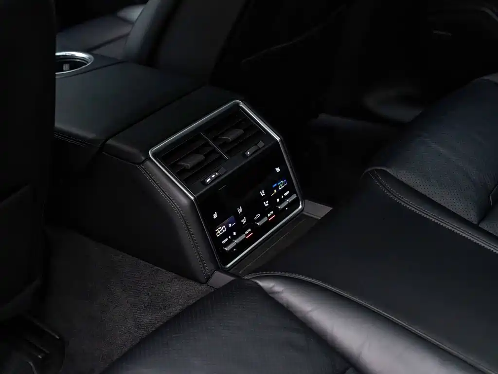 Porsche Panamera 2018 — фото 15