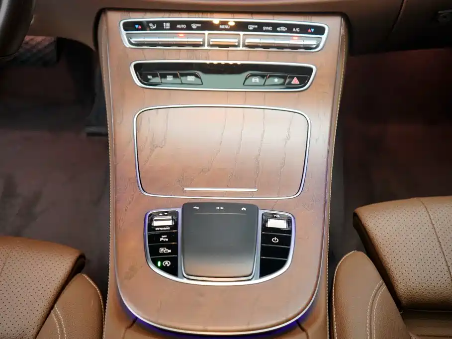 Mercedes-Benz E-Class 2023 — фото 19