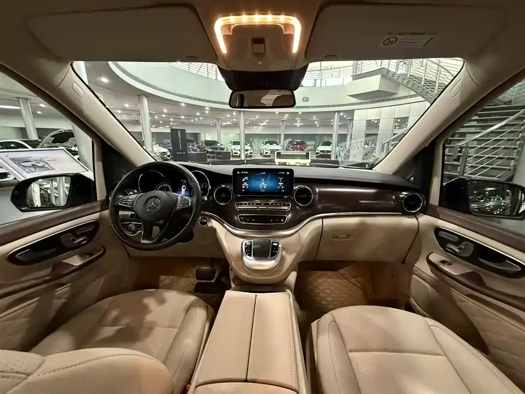 Mercedes-Benz V-Class 2020 — фото 11