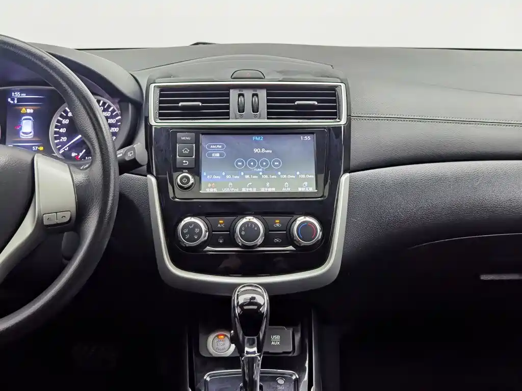 Nissan Tiida 2016 — фото 12