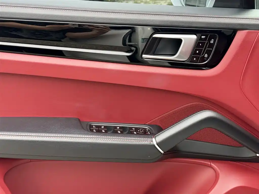 Porsche Cayenne 2021 — фото 15