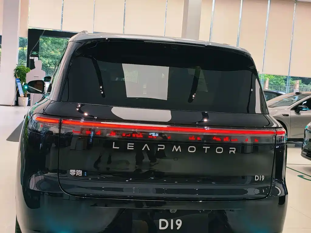 Leapmotor D19