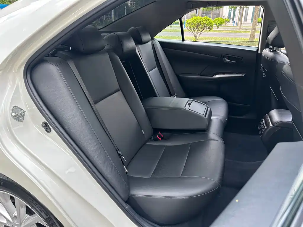 Toyota Camry 2015 — фото 20