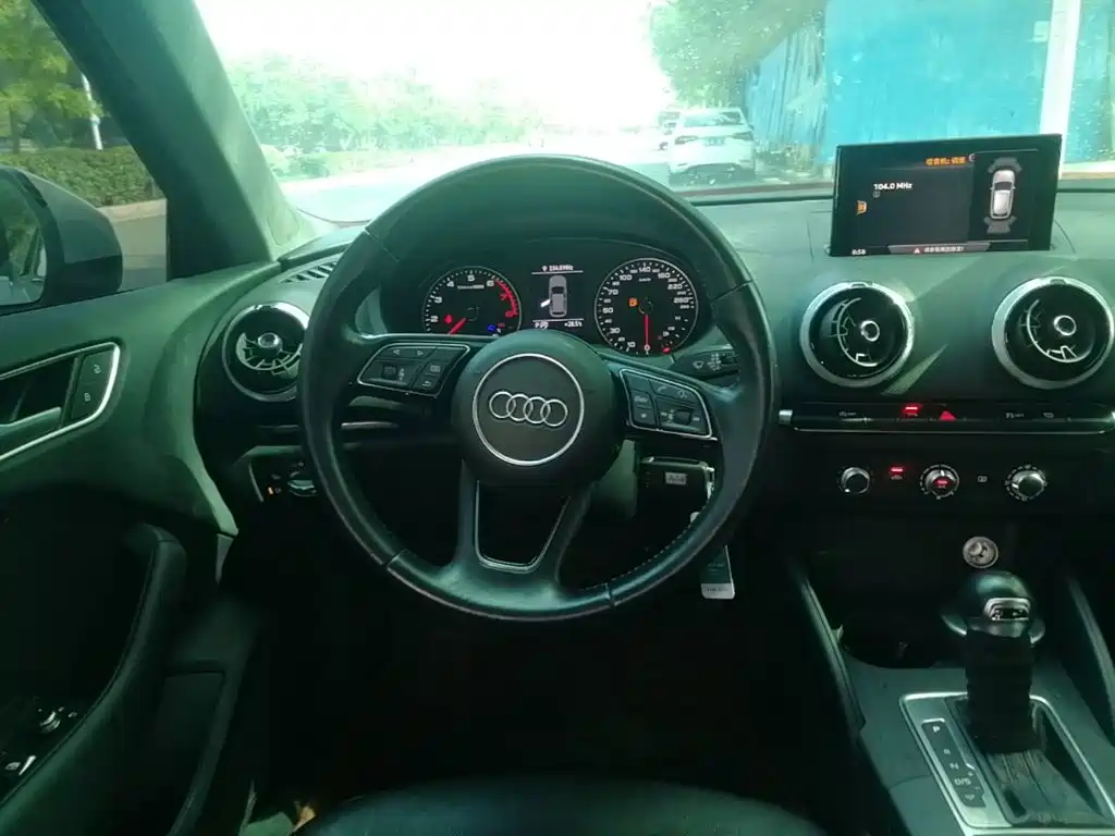Audi A3 2018 — фото 11
