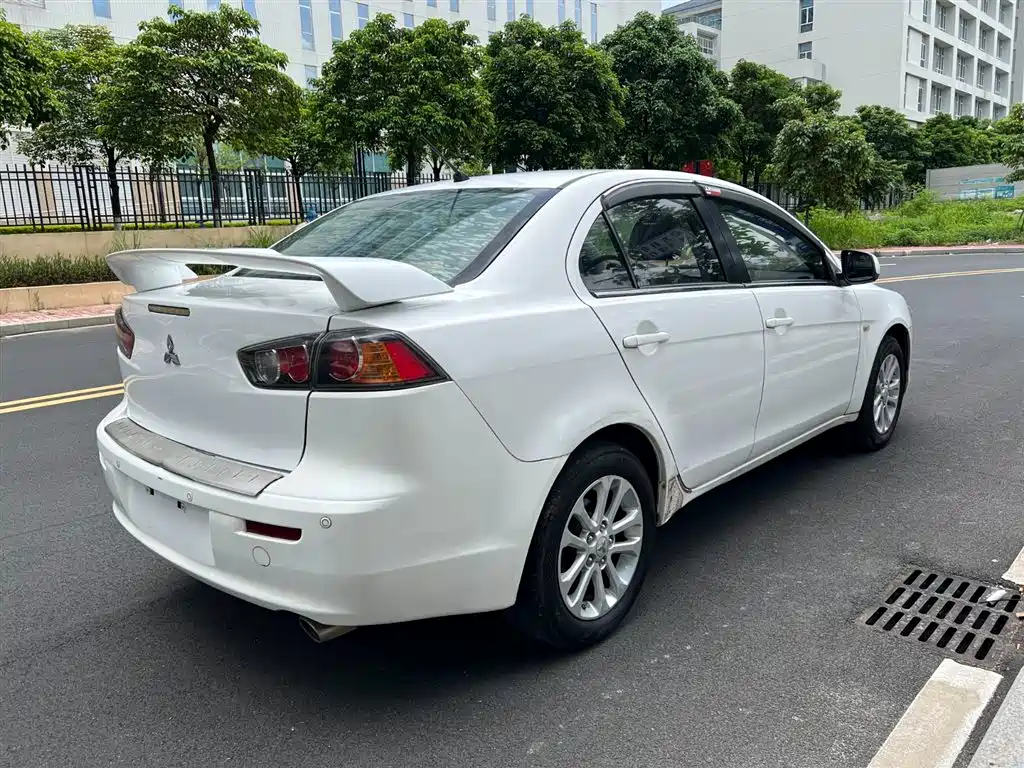 Mitsubishi Lancer EX 2012