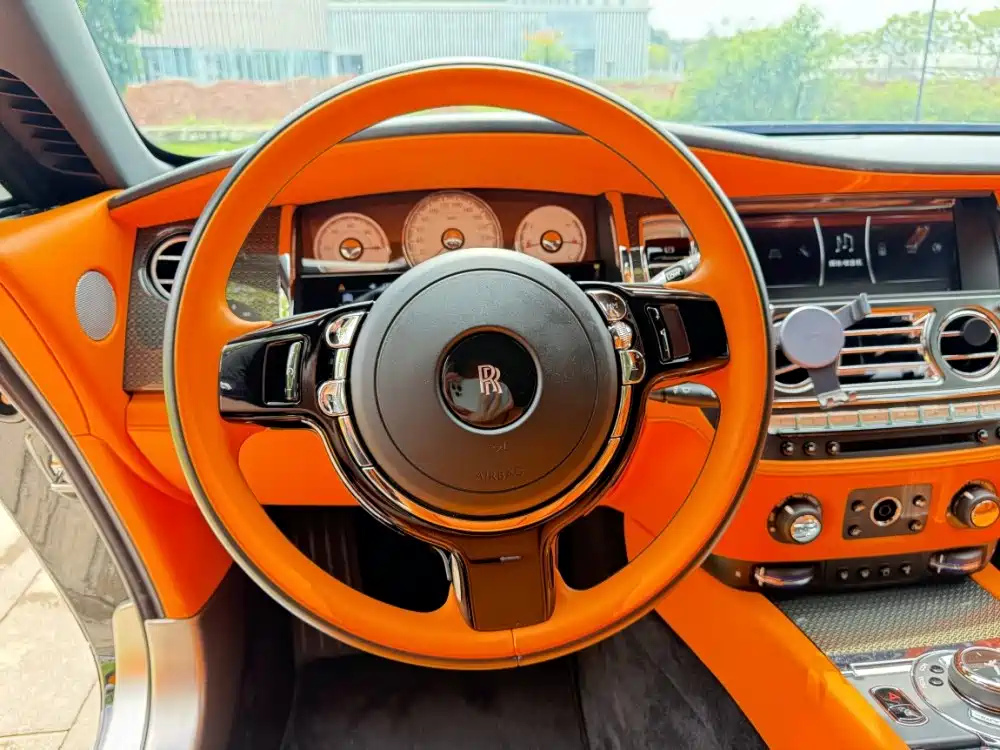 Rolls-Royce Phantom 2018 — фото 17