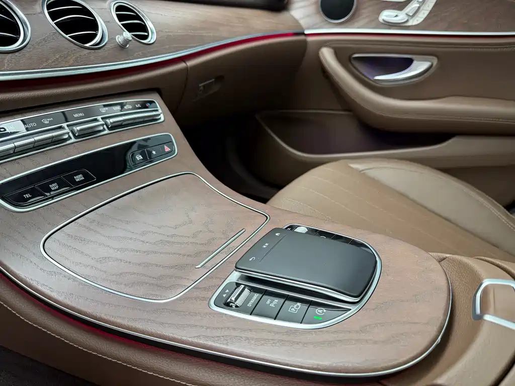 Mercedes-Benz E-Class 2023 — фото 10