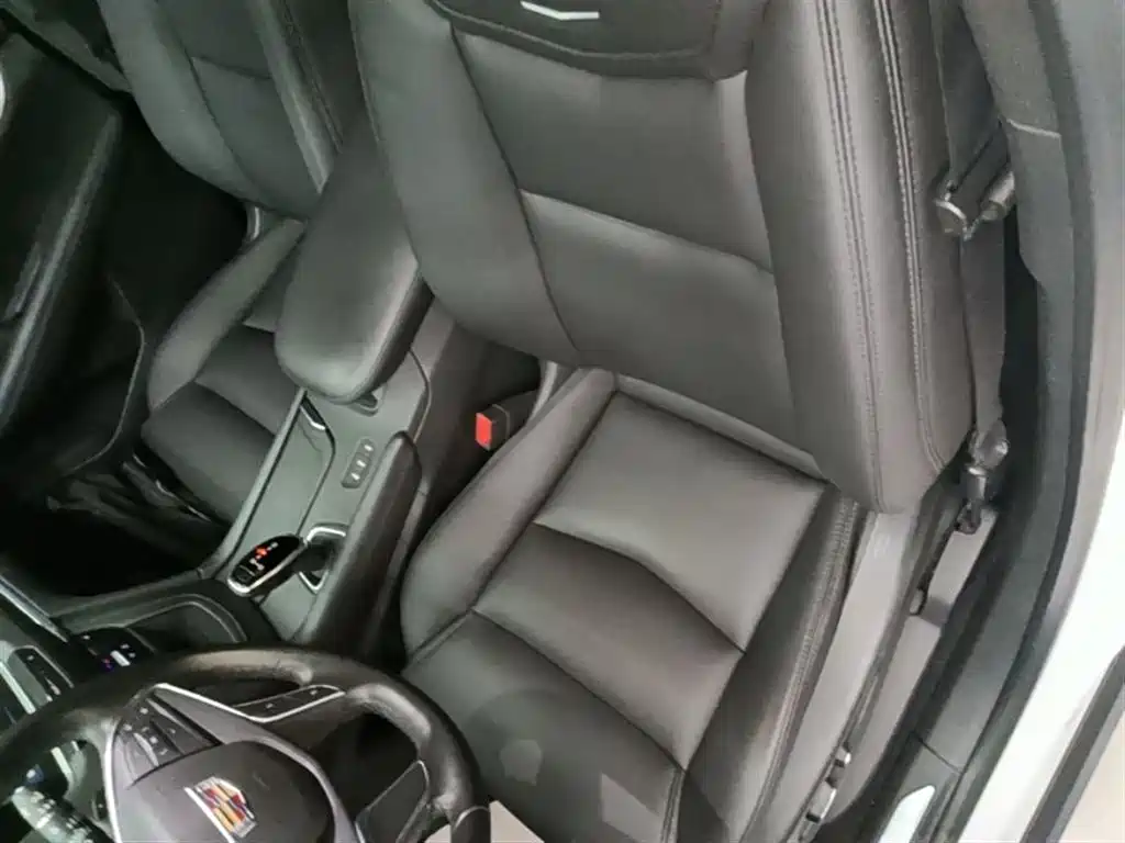 Cadillac XT5 2018 — фото 15