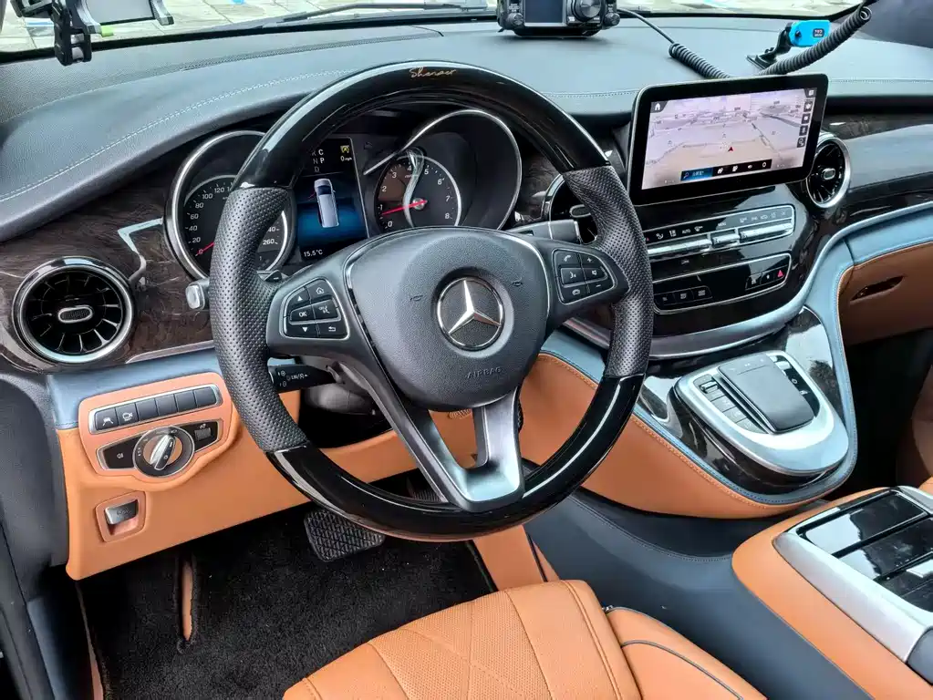 Mercedes-Benz V-Class 2024 — фото 13