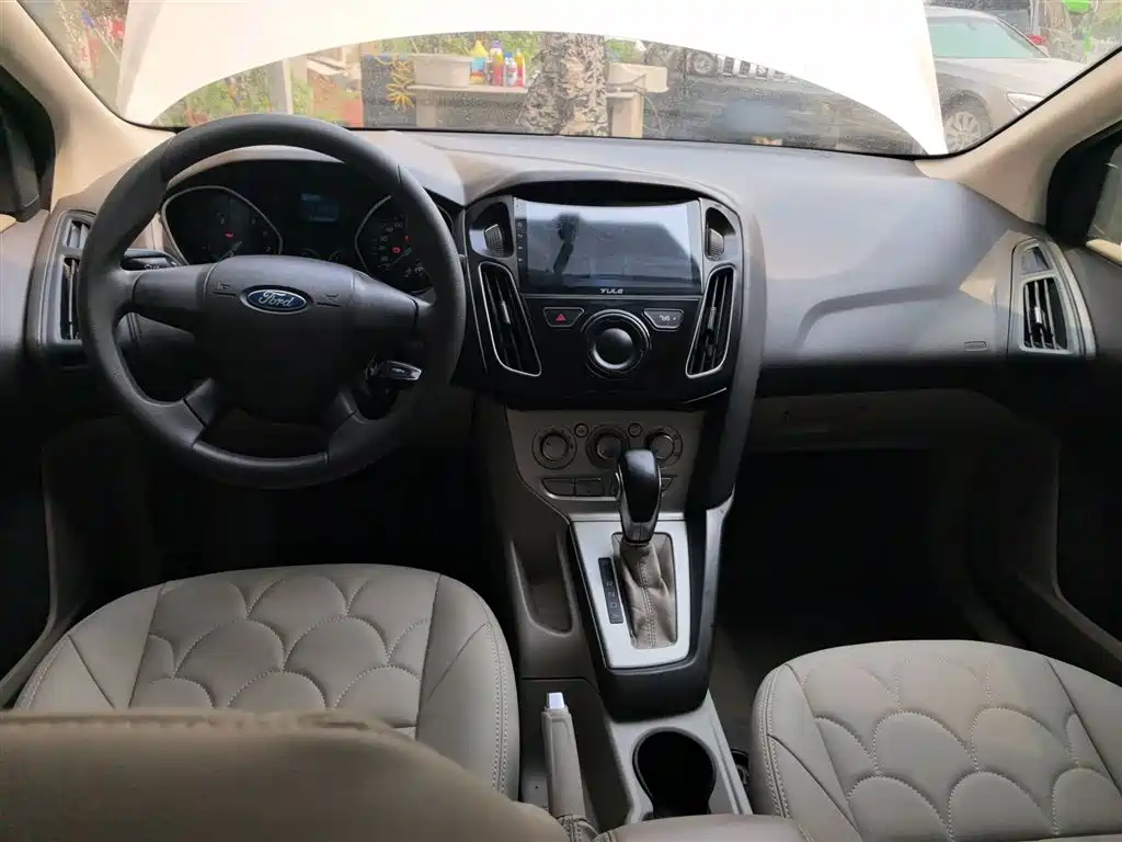 Ford Focus 2014 — фото 10