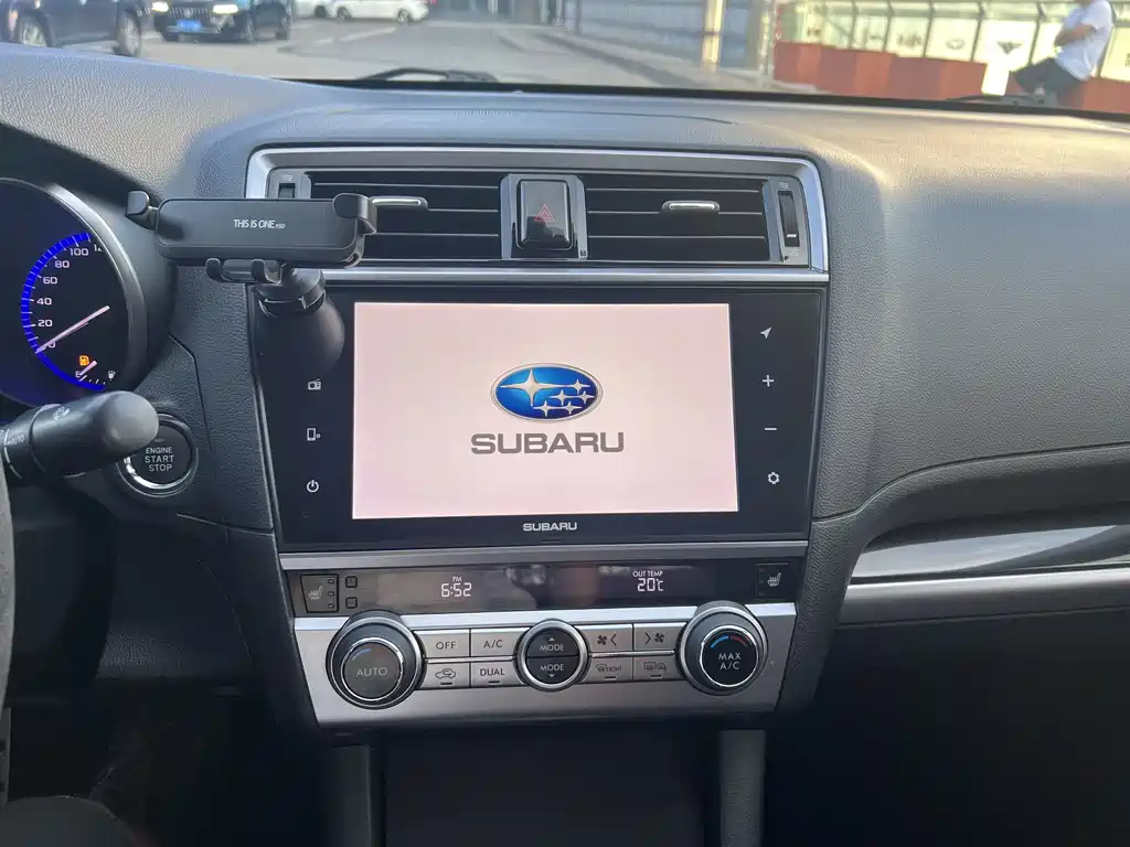 Subaru Legacy 2017 — фото 18