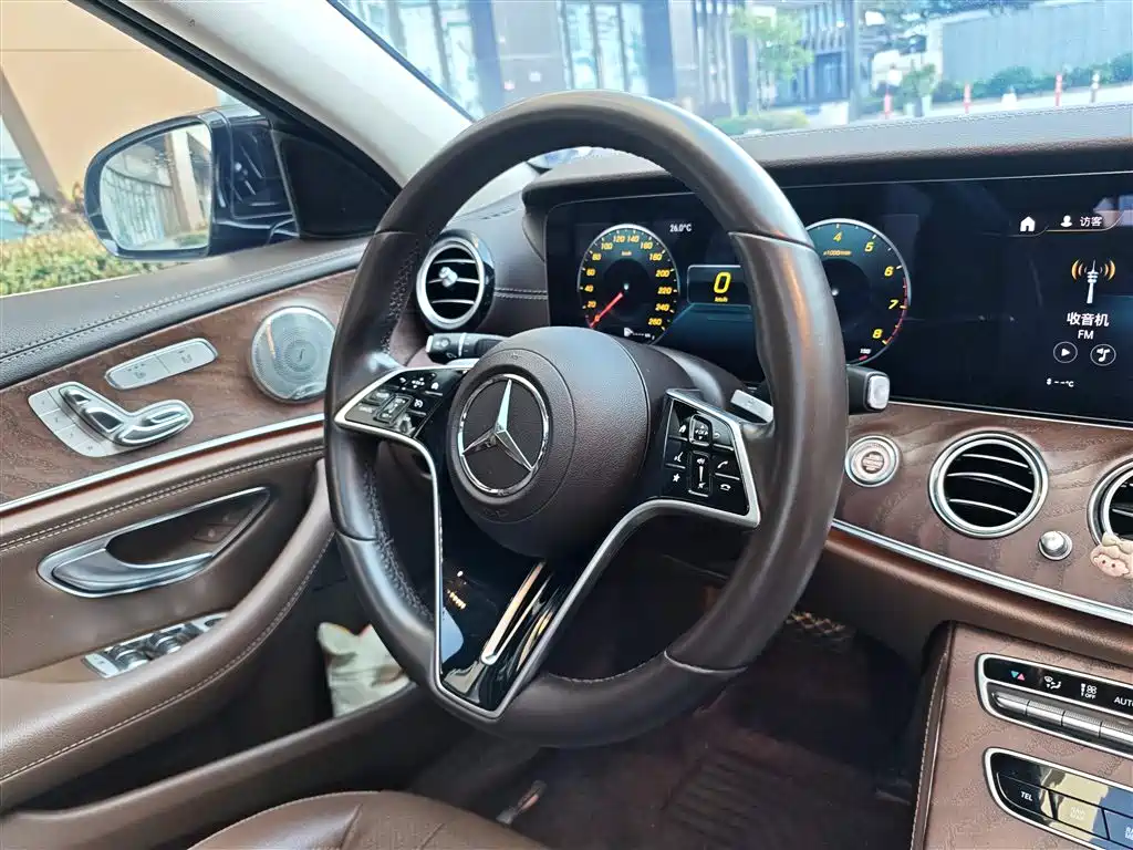 Mercedes-Benz E-Class 2023 — фото 10