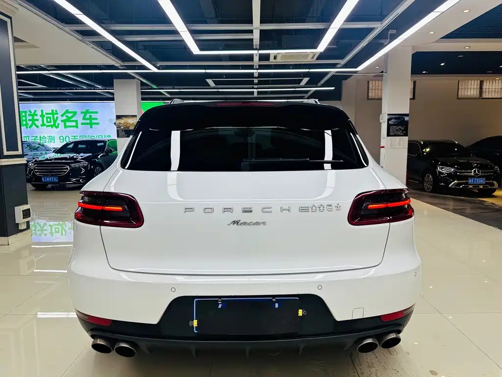 Porsche Macan 2017 — фото 12