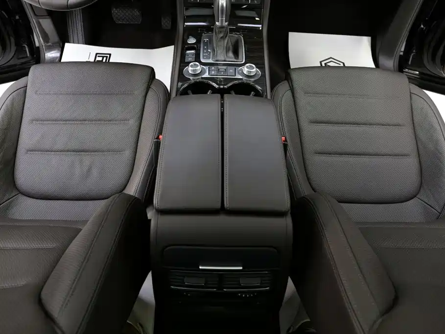 Volkswagen Touareg 2016 — фото 10