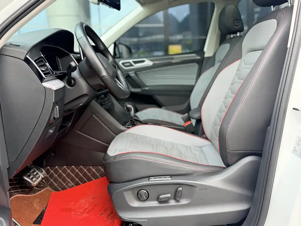Volkswagen Tiguan L 2023 — фото 17