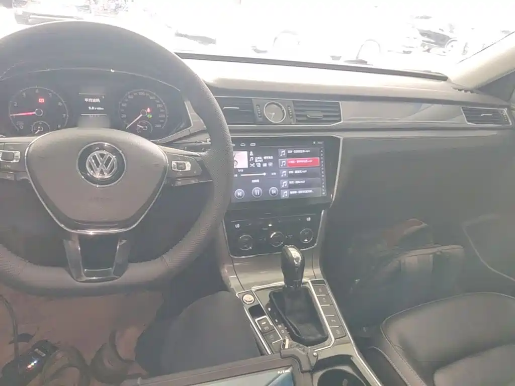 Volkswagen Passat 2018 — фото 10